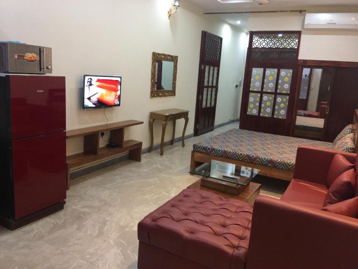 One Bed Studio Apartment Near Shaukat Khanum Lahore Extérieur photo